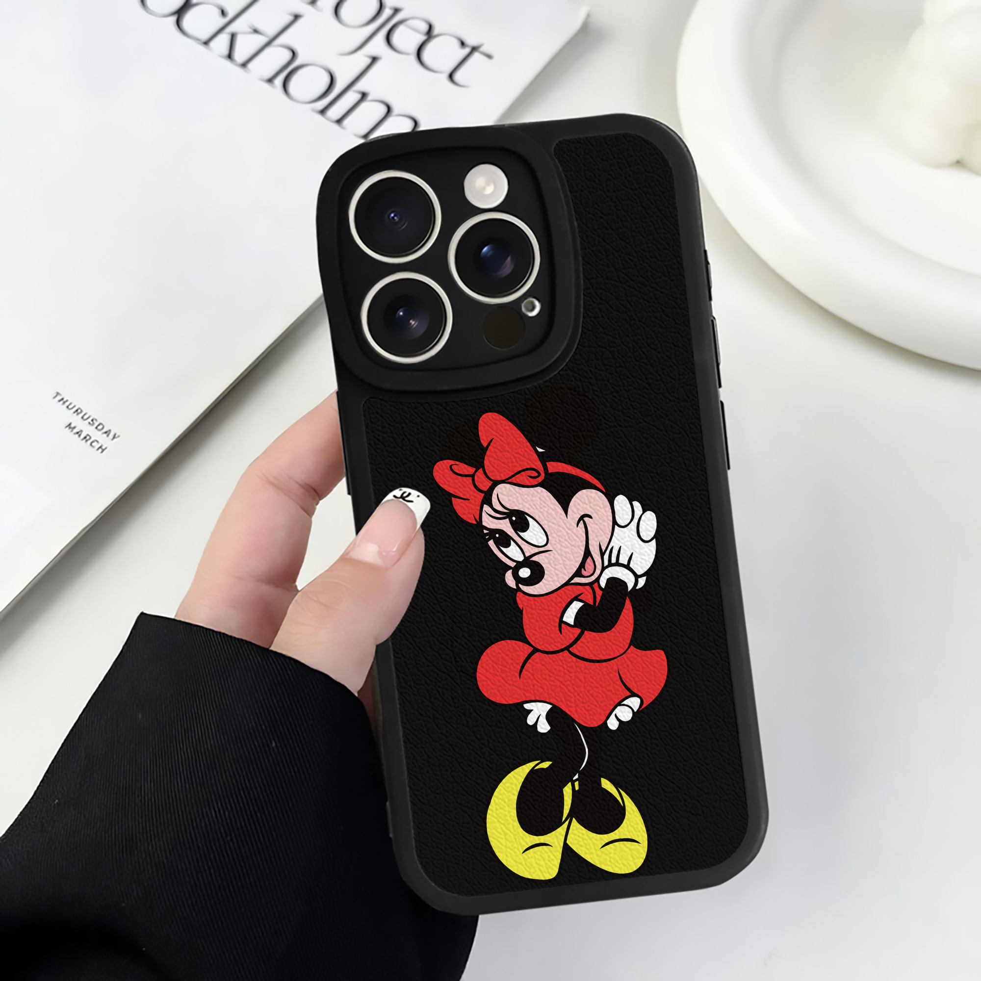 （画像用） ミッキーマウス Mickey Mouse 【iPhone 16シリーズ対応】シリコンスマホケース（レザー調） 材質：シリコン